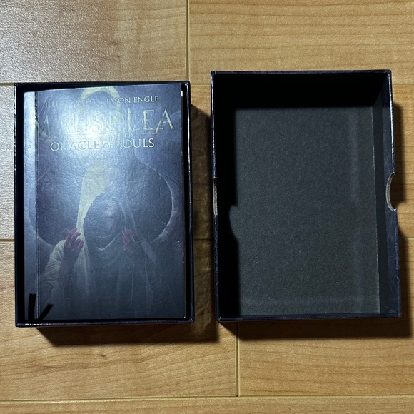 Mausolea Oracle of Souls Deck + Guidebook - Picture 3 of 5